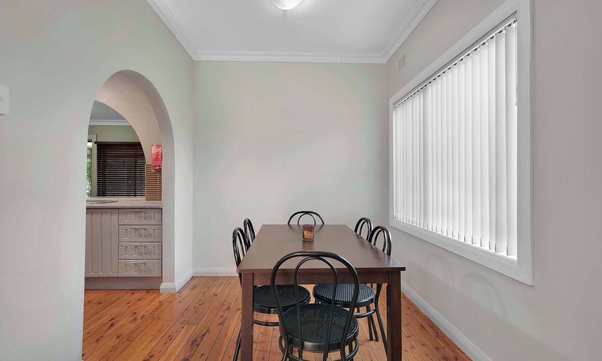 Dubbo House | Crossroads Cottage - Close to Zoo, Charming & Cosy