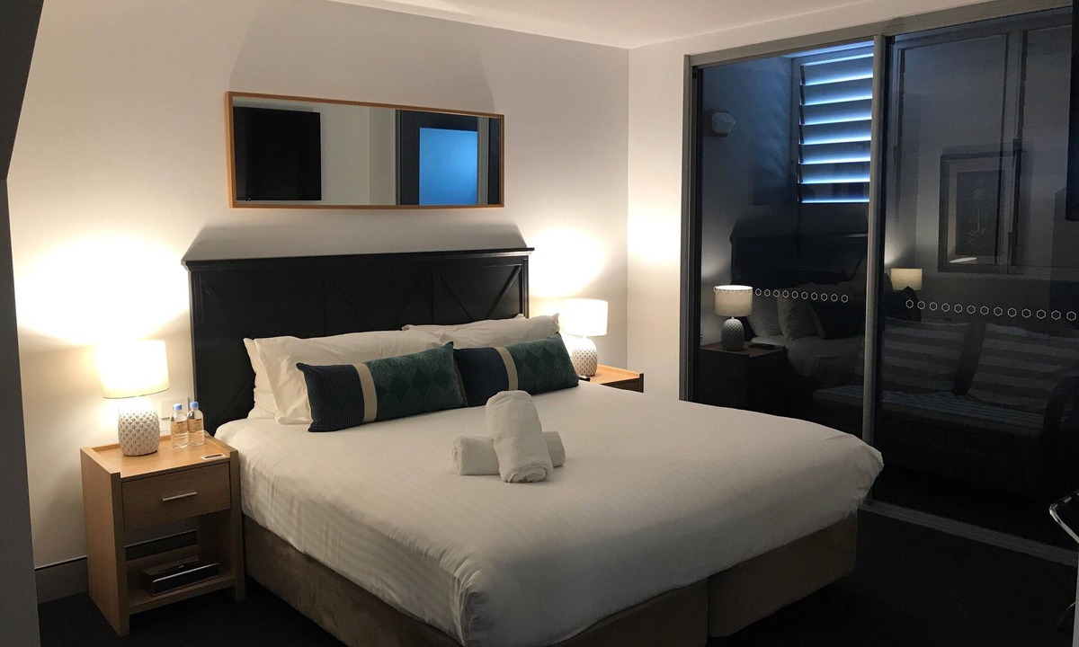 Cooks Hill Hotel | Crown On Darby