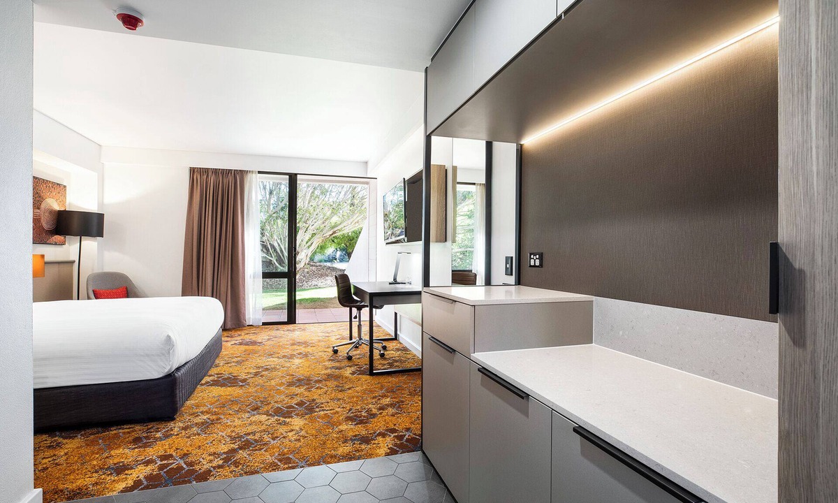 Desert Springs Hotel | Crowne Plaza Alice Springs Lasseters by IHG