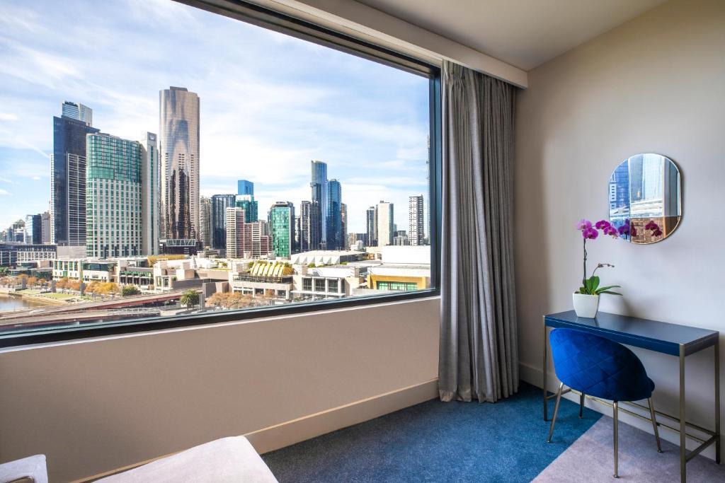 Docklands Hotel | Crowne Plaza Melbourne by IHG