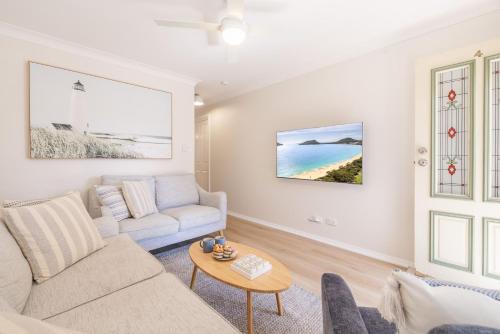 Fingal Bay House | Crystal by the Bay, 4-6 Crystal Cl - Wifi, Air Con and Coffee machine