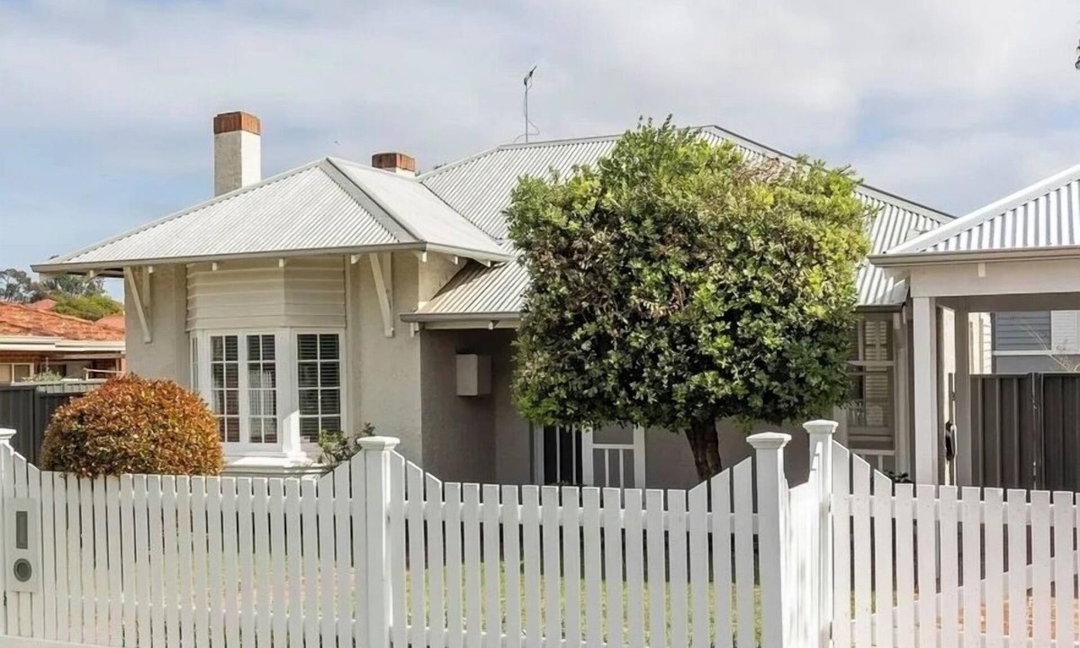 Victoria Park House | ‘CURRALL’ historic cottage in leafy quiet street 1-min from cafe strip