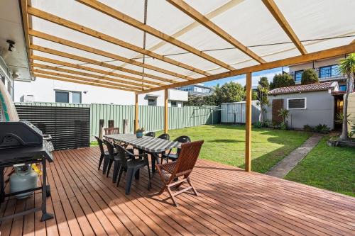 Wamberal Apartment | Cute Beach Escape 50m to Wamberal Beach