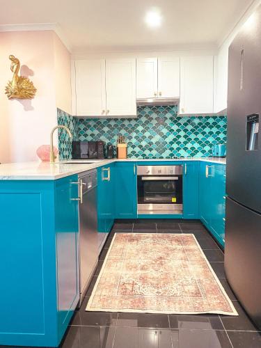 Darling Harbour Apartment | Darling Harbour stunning city location with pool, gym, wifi, Netflix