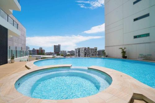 Darwin City Centre House | Darwin City Centre Apt Pool & Gym Free parking