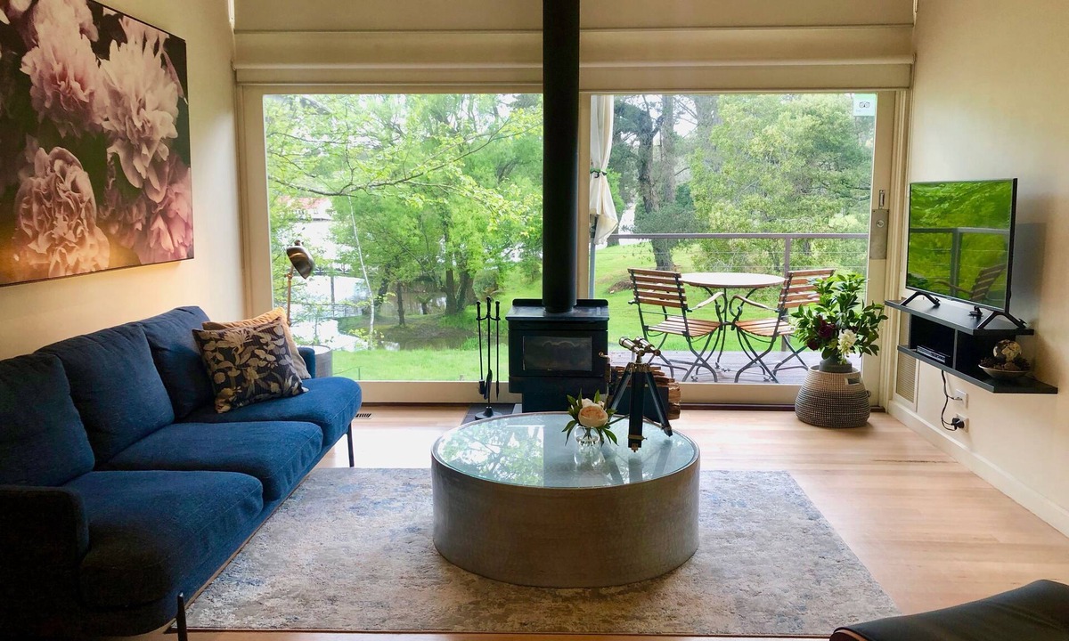 Daylesford Villa | Daylesford Lake Villa 1 .lake frontage and pet friendly