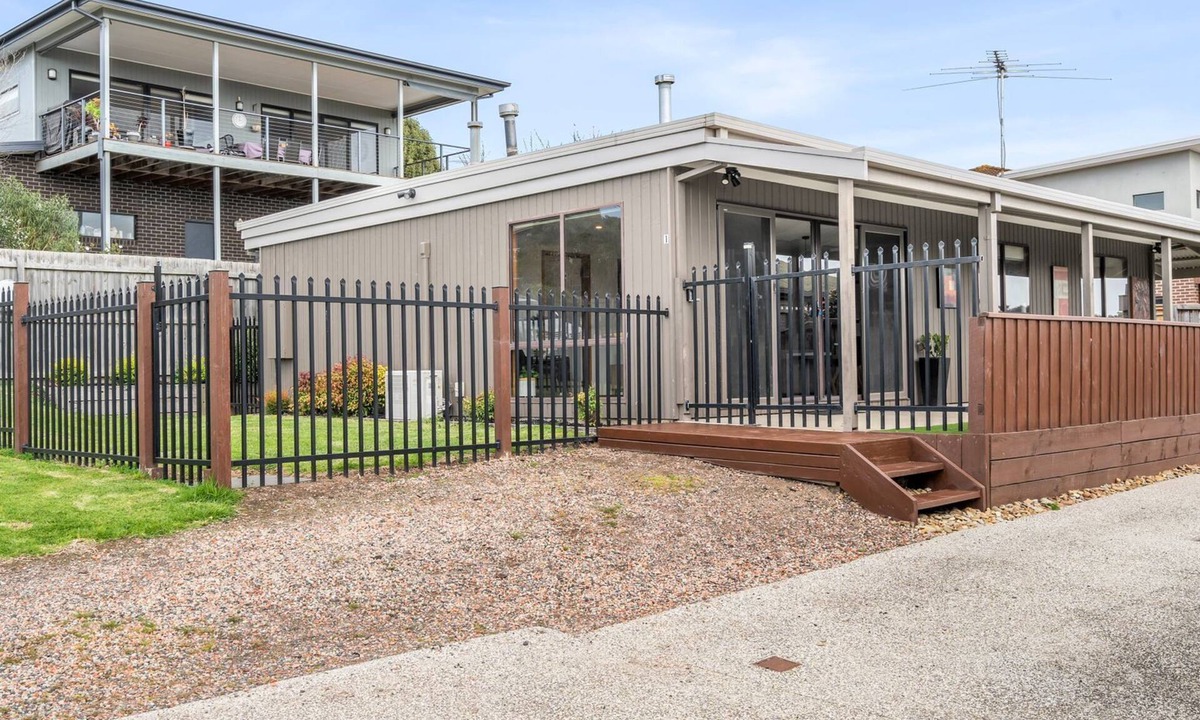 Portarlington House | Daze Away - A quiet corner of a beachy town.
