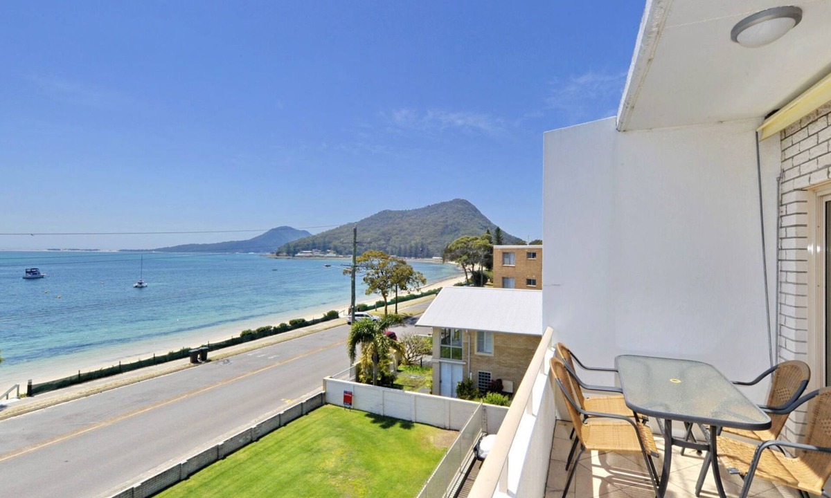 Shoal Bay Apartment | Del Rae, Unit 12/25 Shoal Bay Road - North-facing apartment overlooking the Bay