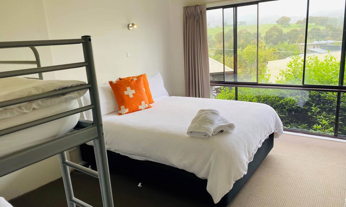 Merrijig Apartment | Delatite Apartments - Cedar 2 - Motel Room