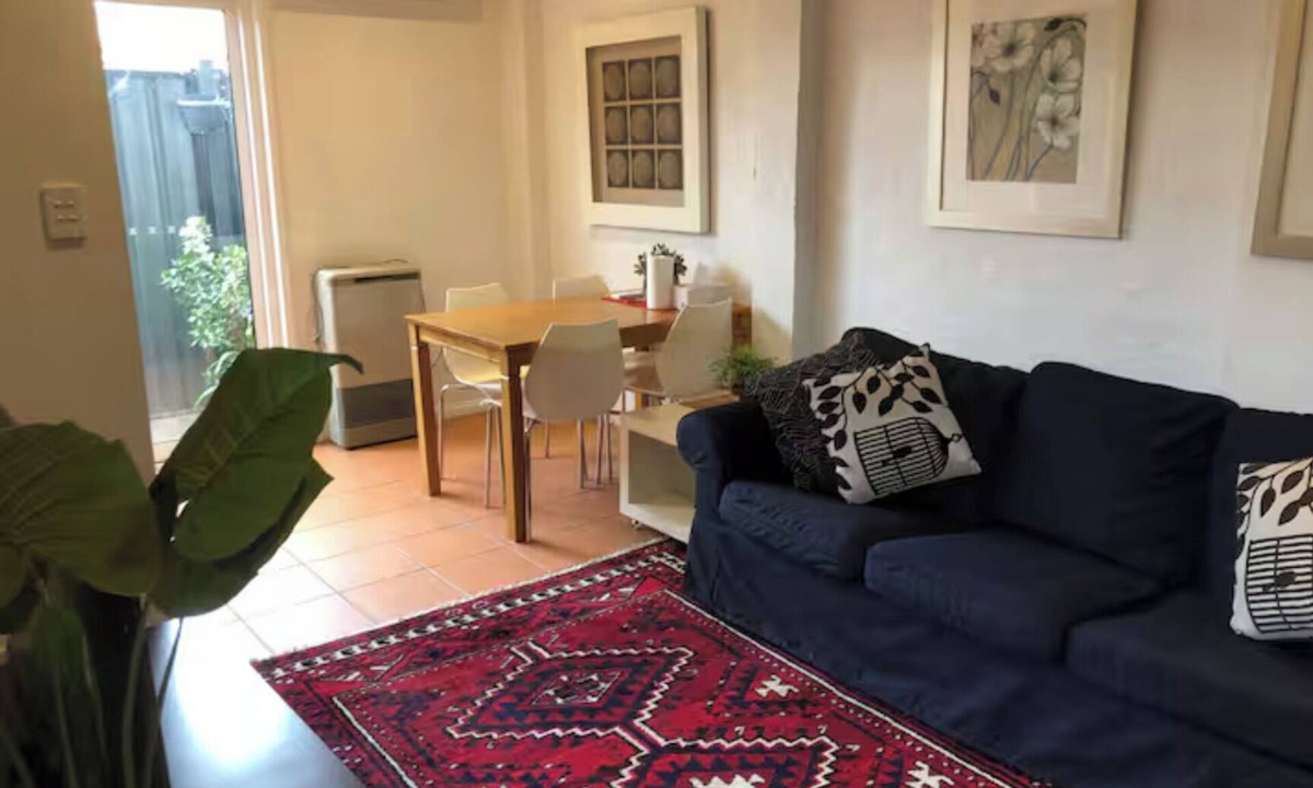 Newport Apartment | Delightful Private 1 bed apt, 1 min to train, cafes, shops