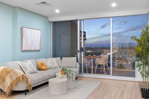 Glenelg Apartment | Deluxe 9th Floor with Panoramic Views and 2 Balconies