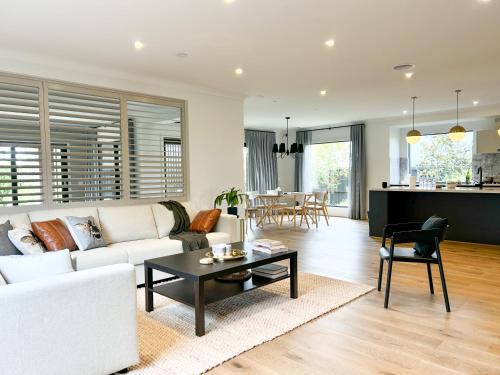 Mambourin House | Deluxe Master Bedroom in Melbourne west