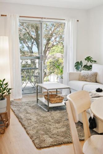 Scarborough Apartment | Designer 2BR Apartment Near Scarborough Beach