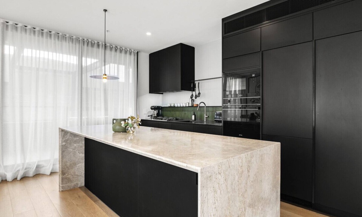 Brunswick Apartment | Designer Luxury Apt Brunswick