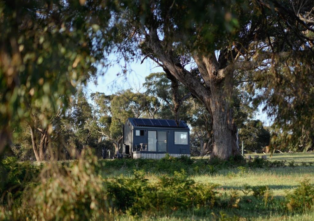 Pipers Creek House | Designer Private Off Grid Cabin with Lake Access - Esti