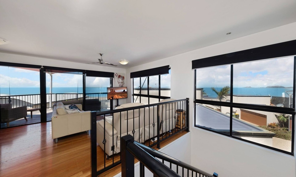 Yeppoon Apartment | Diamond Views, where luxury meets breathtaking views!