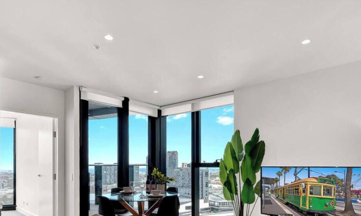Docklands Apartment | Docklands Skyline Luxury Stay w/Panoramic View