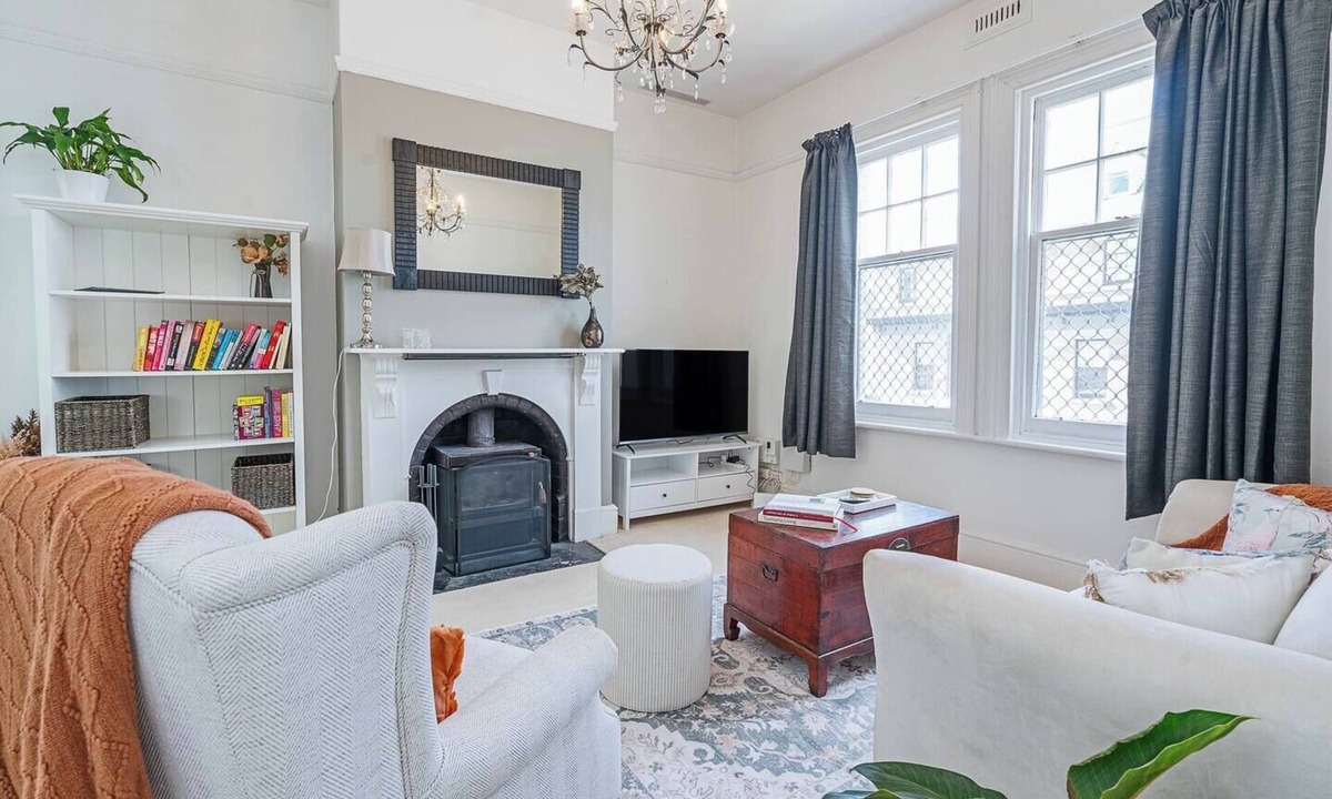 Hobart Central Business District Cottage | Dollys Cottage Timeless Retreat near Hobart CBD