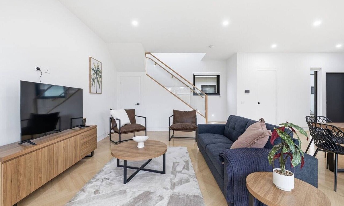 Cheltenham House | Domi Rentals - The Cheltenham Southland House