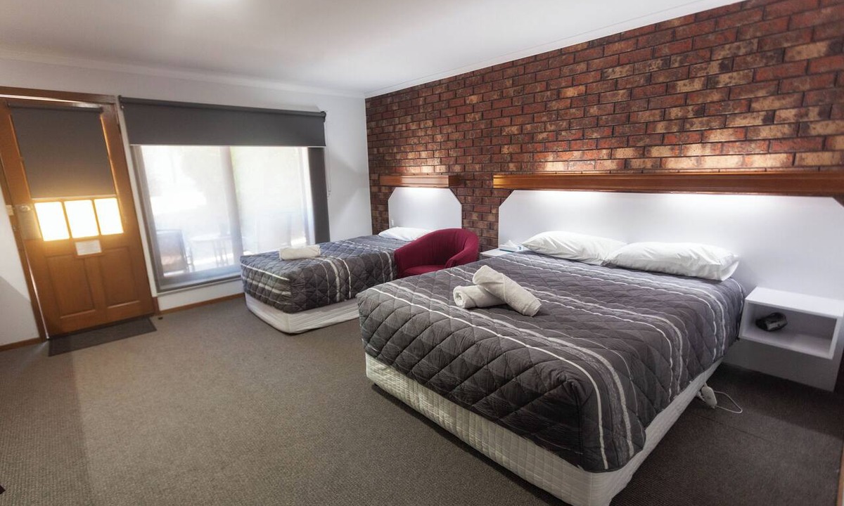 Donald Hotel | Donald Motor Lodge
