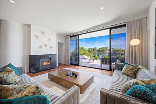 Camden Head House | Dooragan Executive Beach House - Dunbogan