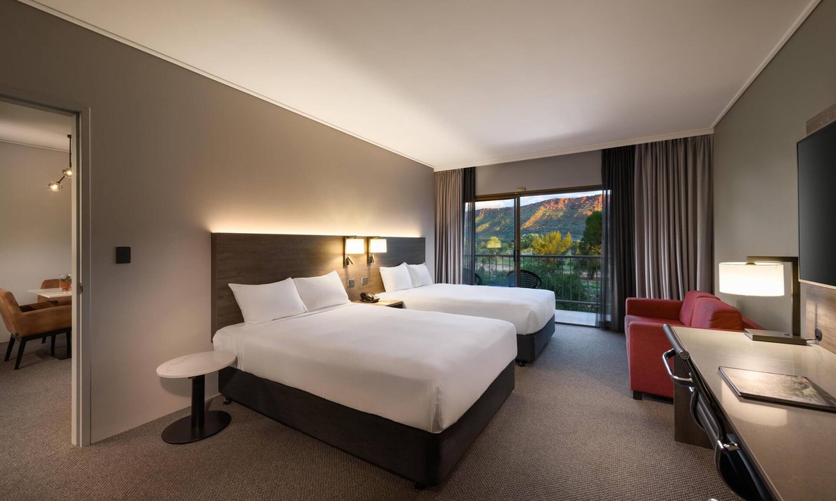 Desert Springs Hotel | DoubleTree by Hilton Alice Springs