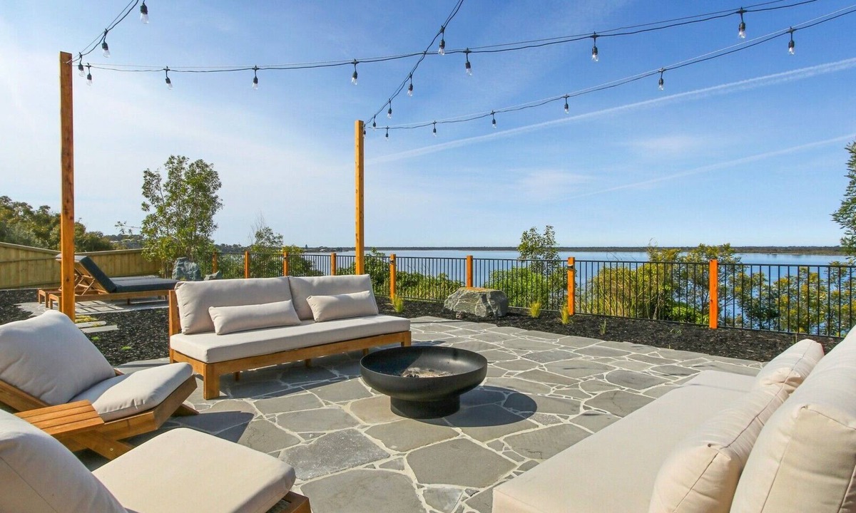 Metung House | Dreamviews at Metung | Luxury Lakeside Escape