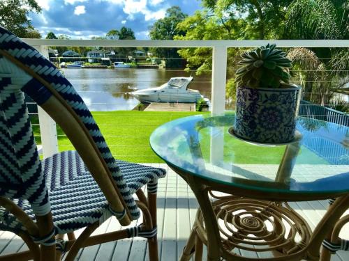Dora Creek House | Duckys Lodge A Cozy Absolute Waterfront Retreat