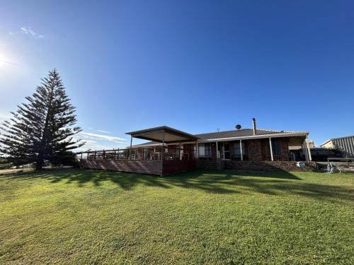 North Beach House | Dukes of Yorkes - Wallaroo Beach Frontage - Entire Home