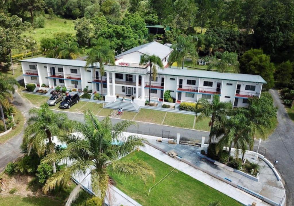 Tyndale Apartment | Dukes Plantation Retro Motel