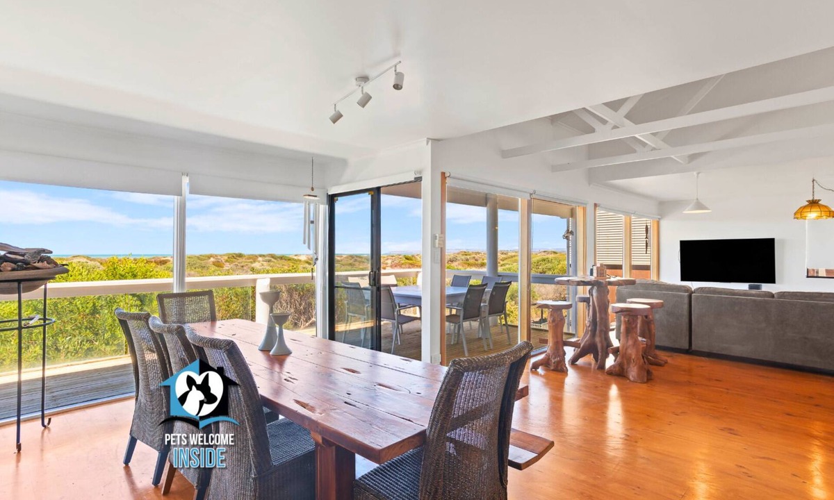 Middleton House | Dunes + Stunning Sea Views at Wolfgang’s Shack