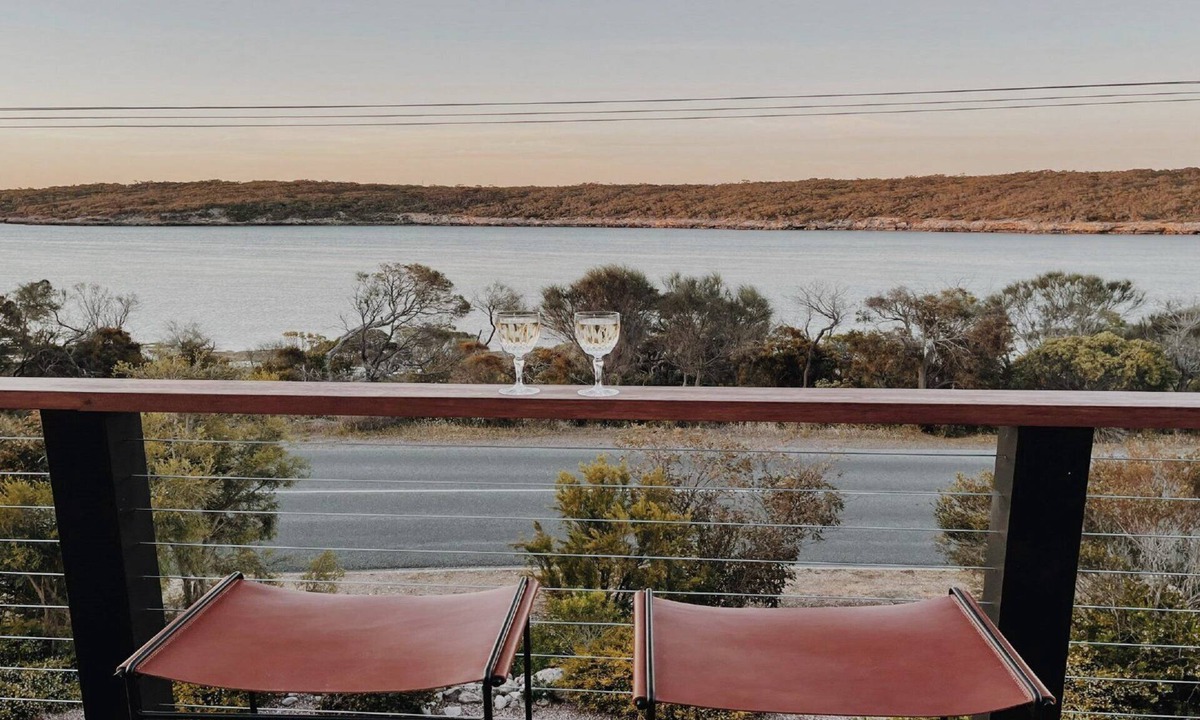 Lake Wangary House | Dusk is a beautifully renovated beach house with extensive beach views.