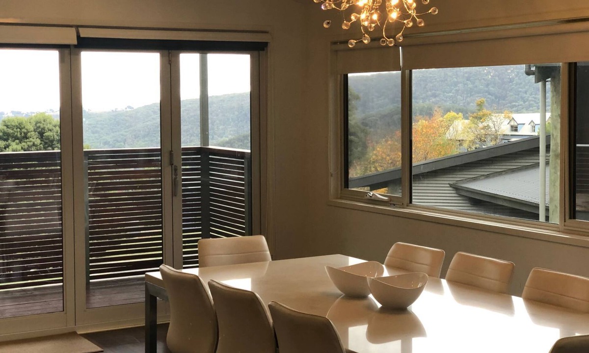 Merrijig House | Eagles Nest - high on Alpine Ridge with magnificent views to Mt Buller & The Paps