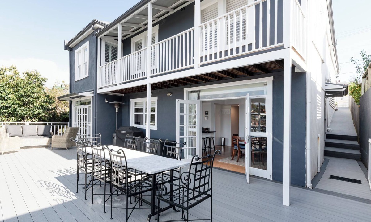 East Launceston House | East Launceston Home Sleeps 11 City Views