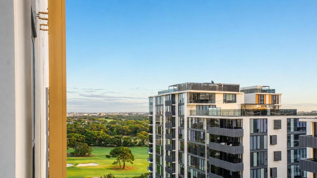Eastgardens Apartment | Eastgardens 2BR 2BA 2 Parking Shops
