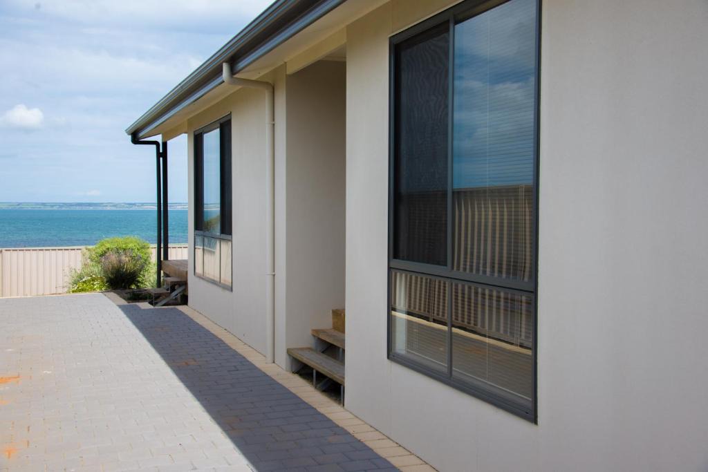 Kingscote House | Edgewater Escape