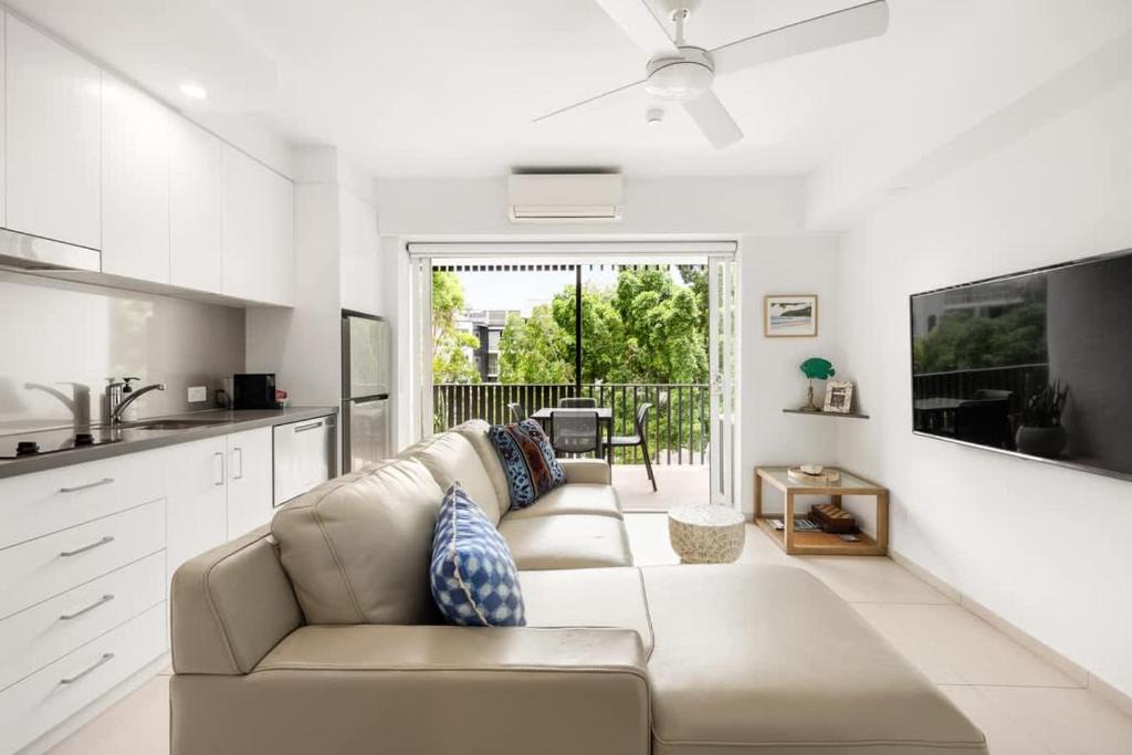 Noosa Heads Apartment | Elegant Modern Coastal Escape Steps from Noosa Main Beach