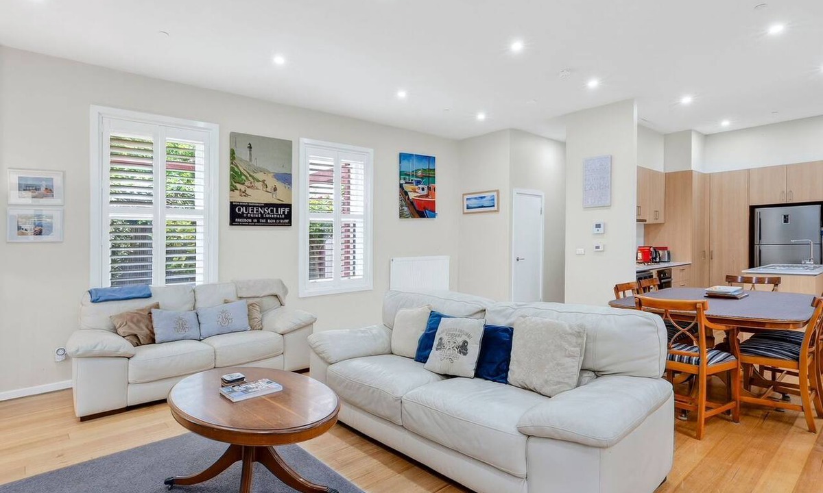 Queenscliff House | Elenora history in the heart of town