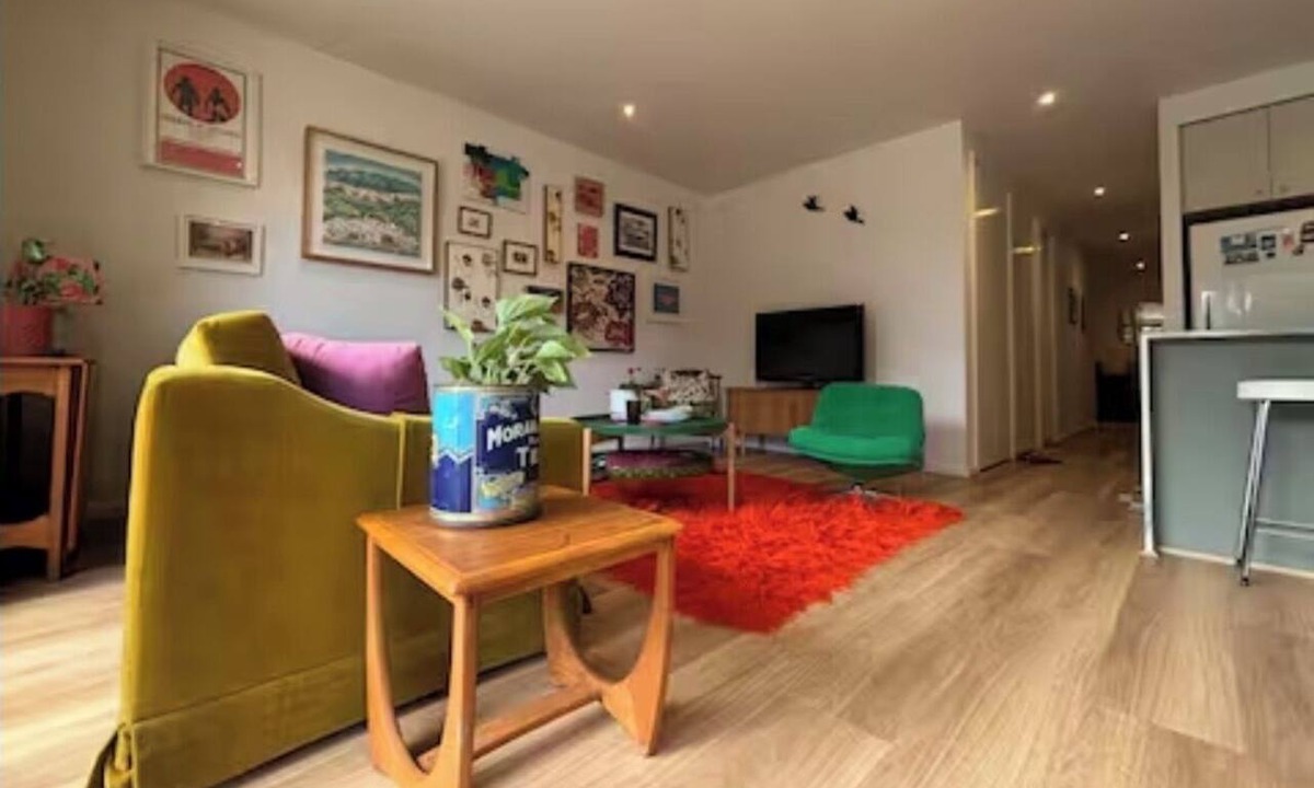Elwood Apartment | Elwood spacious gem