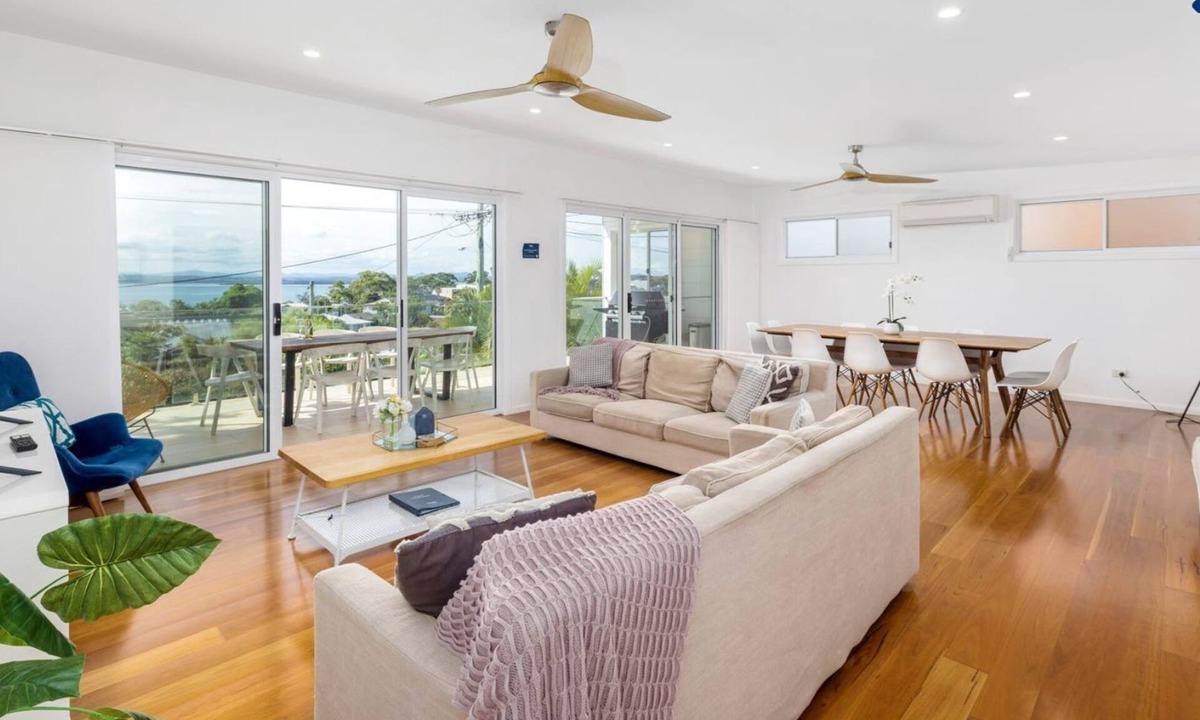 Nelson Bay House | Embracing Dutchies – ocean and beach views