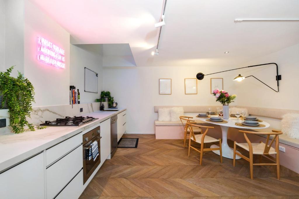 Collingwood Apartment | Enjoy Cafe Culture From Chic Warehouse Conversion