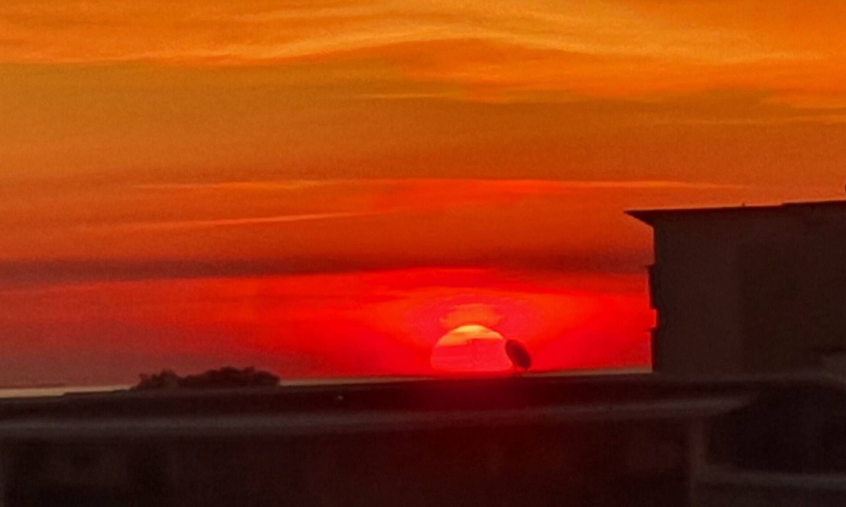 Darwin City Centre Apartment | Enjoy Cool Breezes Watching Darwin's Best Sunset Views From Your own Balcony