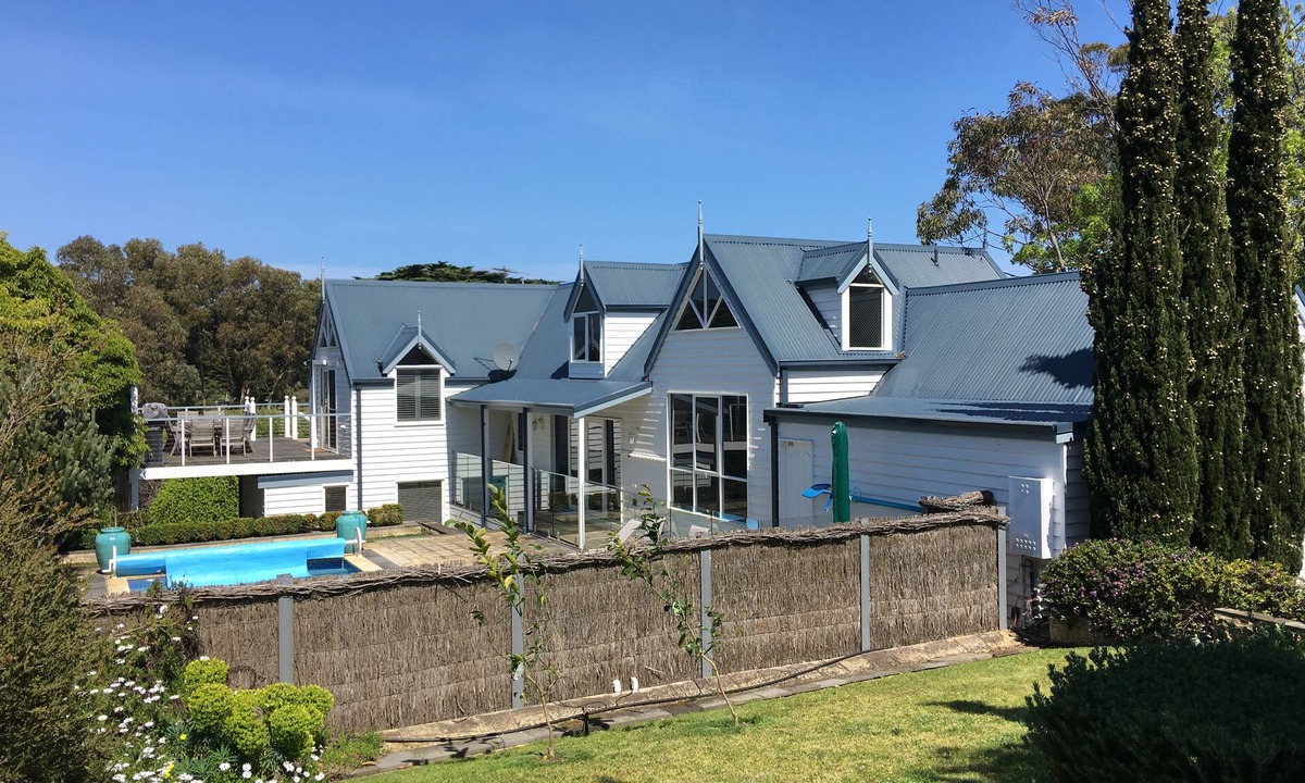Sorrento House | Enjoy the pool, spa, trampoline, fire pit and short stroll to the Main Street.