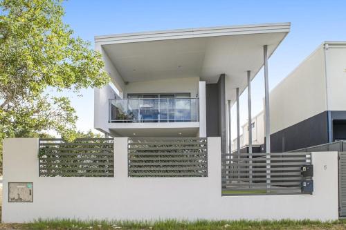 Mirrabooka Apartment | Entire 3-Bedroom Home in Mirrabooka Town Centre