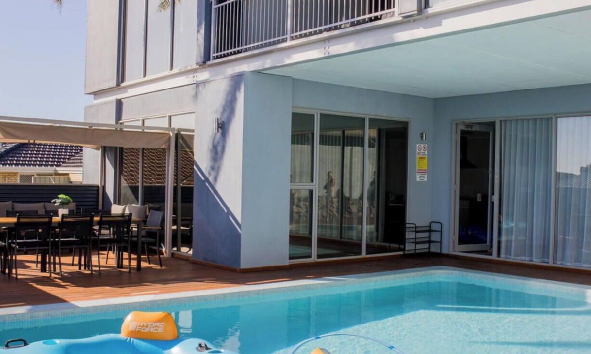 Dianella House | Entire family home with big pool