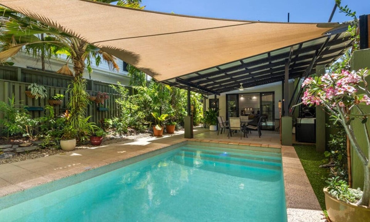 Port Douglas Villa | Escape to Paradise Villa 1. Walking Distance to 4 Mile Beach. Heated Pool.