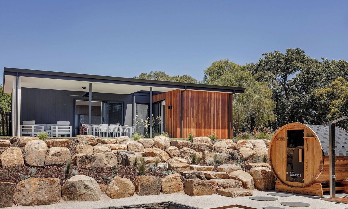 Eagle Bay Villa | ESCAPE TO PICTURESQUE EAGLE BAY IN THIS BEAUTIFULLY APPOINTED 2 BED STUDIO