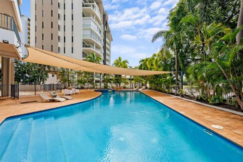 Darwin City Centre Apartment | Esplanade Escapade - Modern Living & Resort Ease