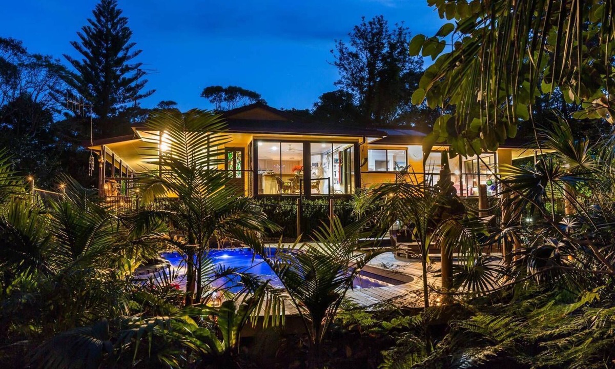 Diamond Beach House | EV-Friendly Dog Friendly Beachside Stay - Pool+Firepit