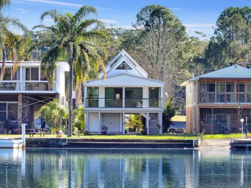 Dora Creek House | Evergreen Escape